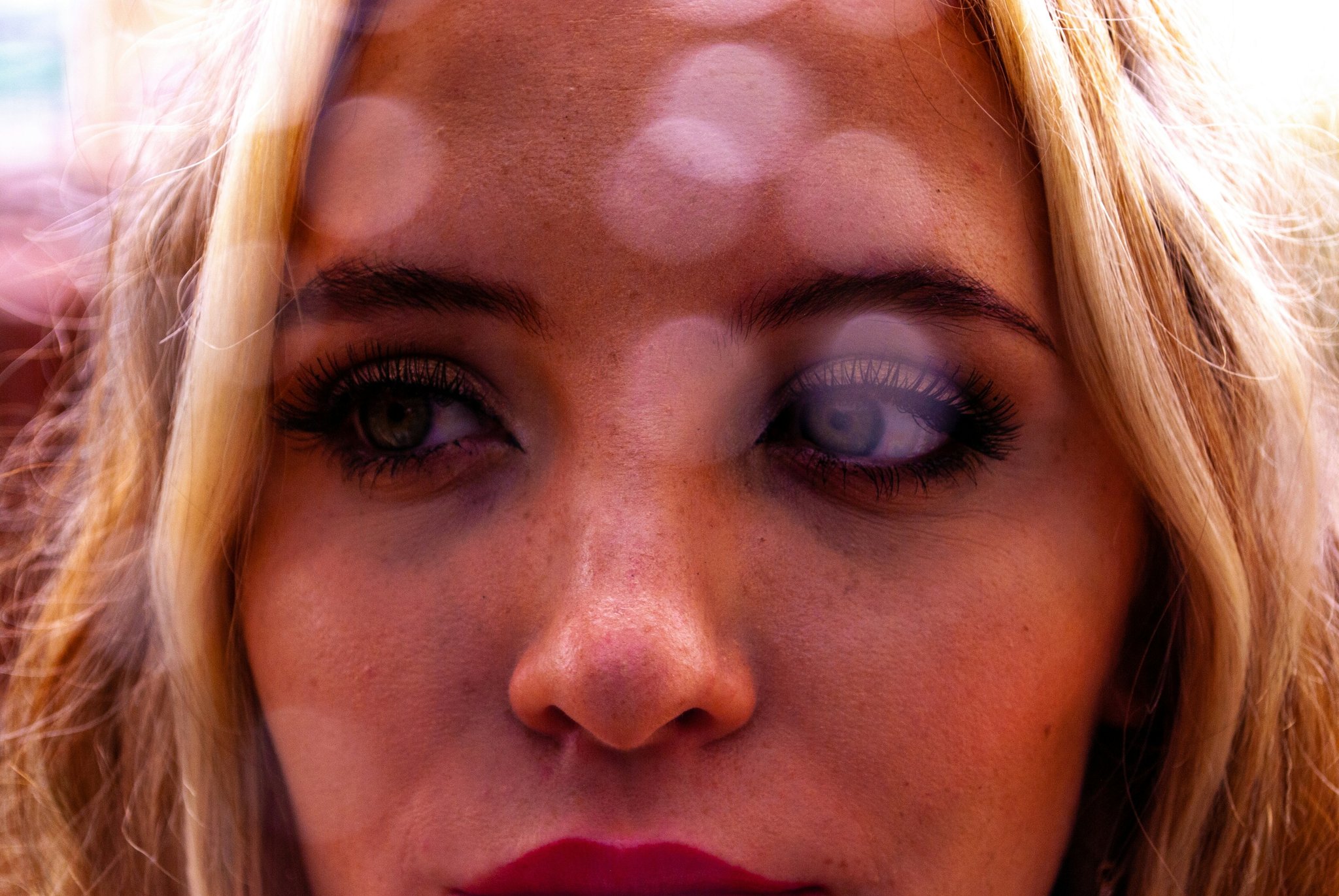 Flowchart showing the step-by-step process of applying nail polish, base coat, design, and top coat.