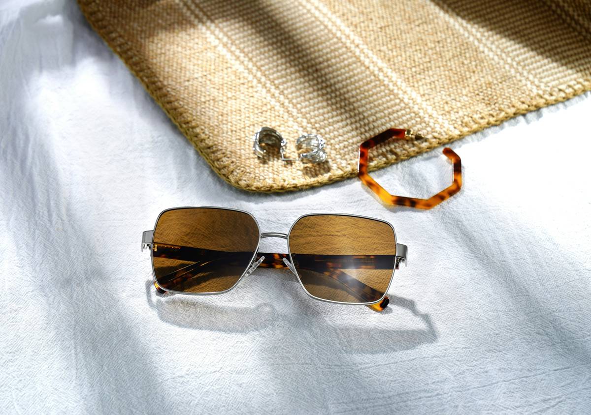 An infographic comparing tips for using regular vs. premium nail stampers.