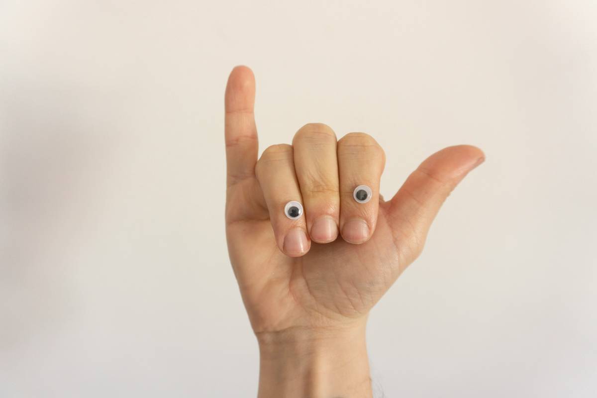 Types of professional nail stencils including geometric patterns, freehand guides, and floral motifs