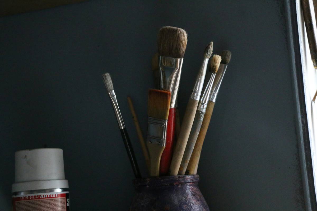 Why Every Nail Artist Needs a Professional Nail Brush Set (and How to Choose One)