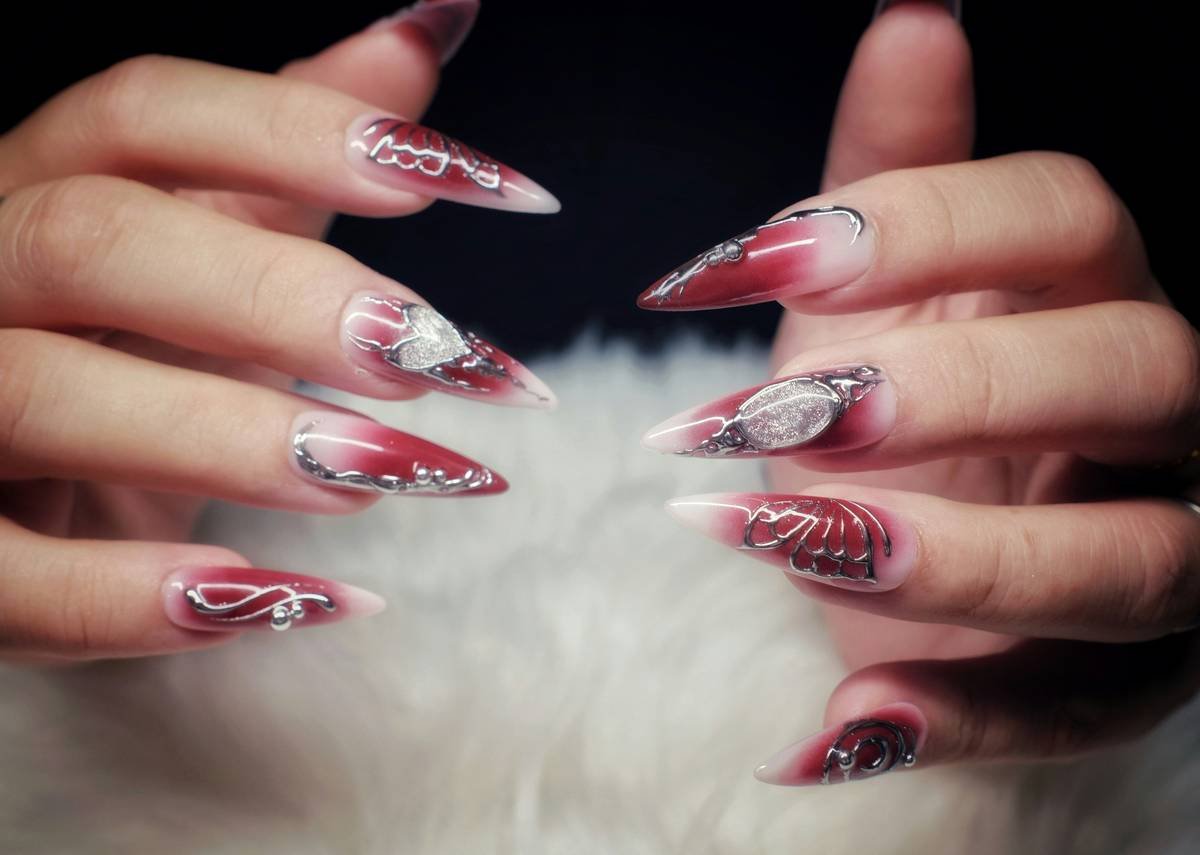 Comparison chart showing three types of nail design shards: UV resin shards (translucent, smooth edges), acrylic shards (opaque, angular), and gel shards (flexible, curved). Each labeled with material properties and ideal use cases.