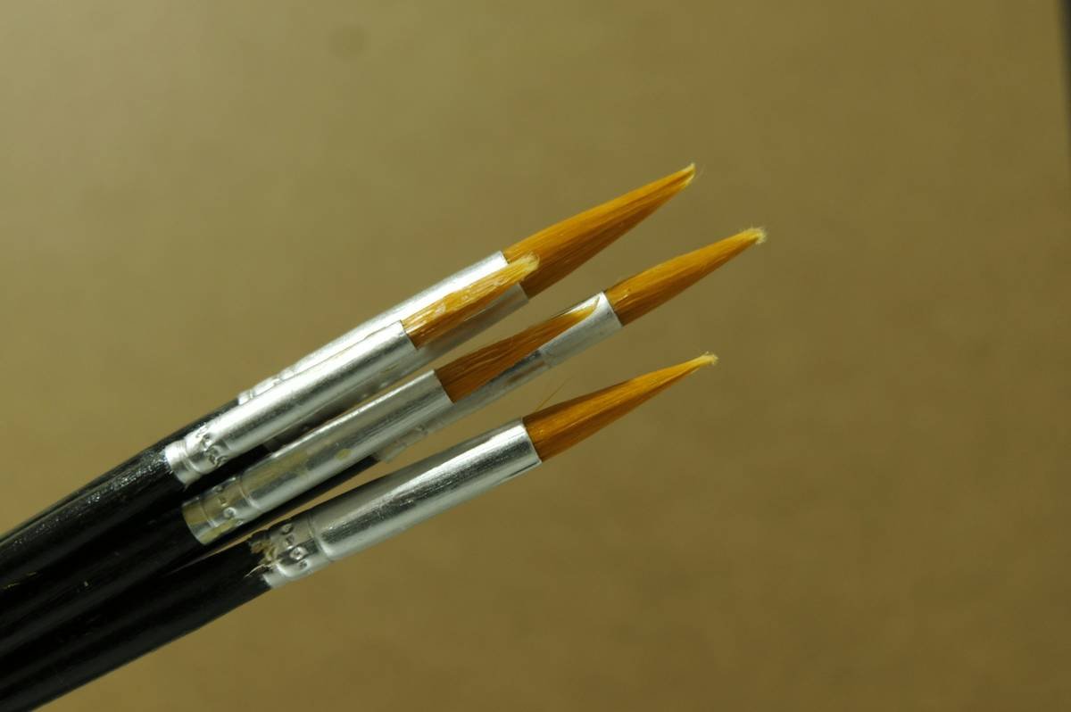 Side-by-side comparison: frayed cheap brush vs. sharp professional nail brush creating clean line