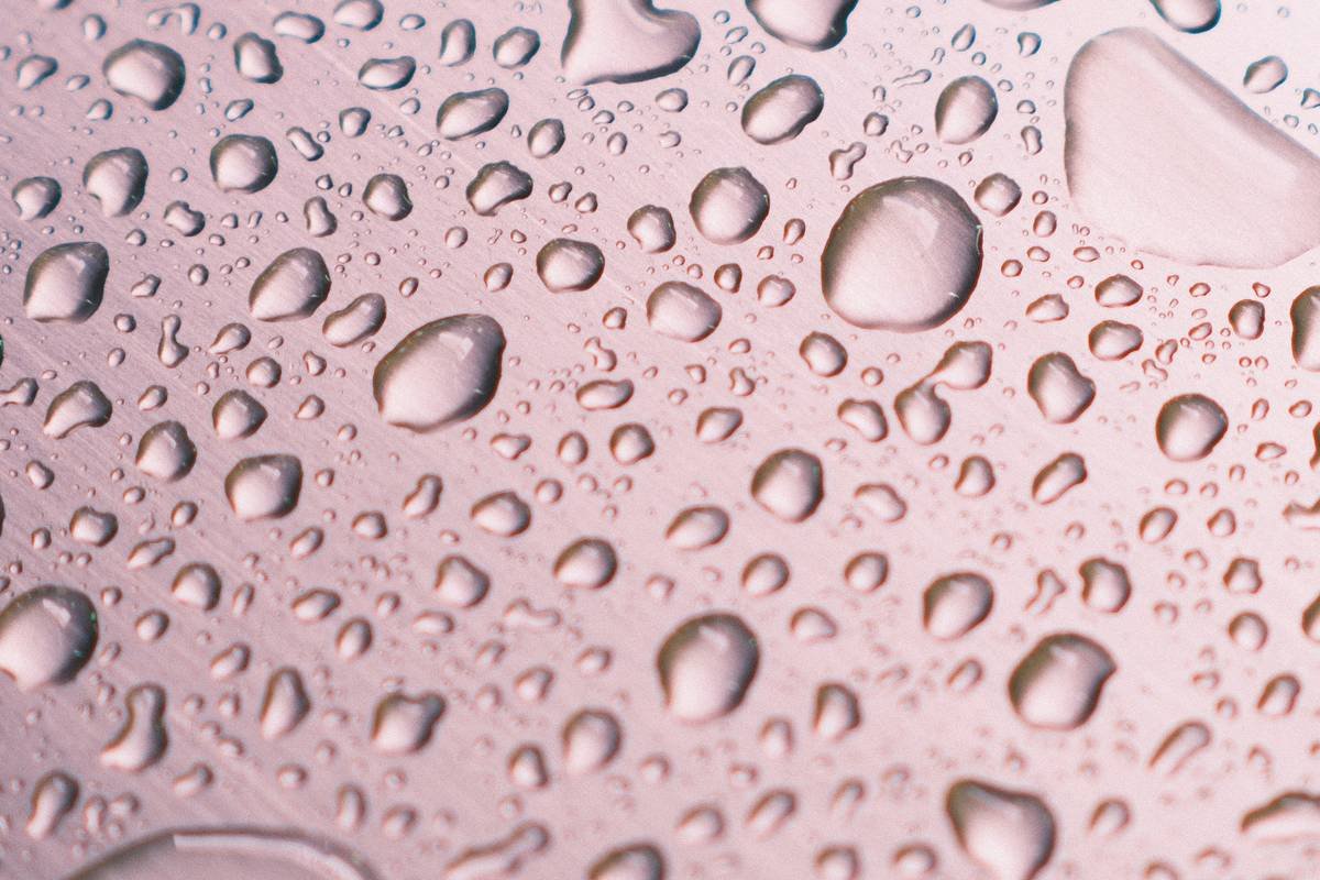 Side-by-side comparison of 0.3mm vs 1.0mm nail art droplets on nail surface showing precision difference