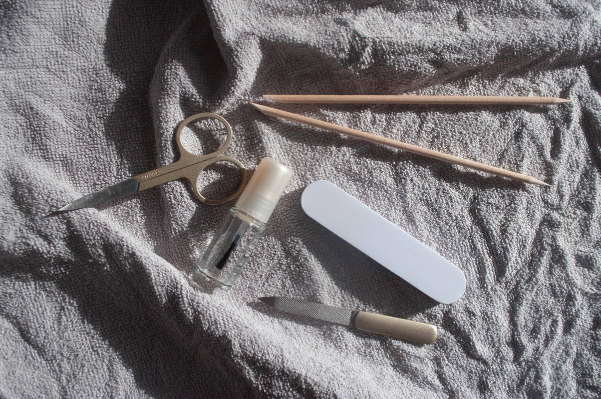 Side-by-side comparison of cheap vs. pro nail art tools showing bent tips vs. straight stainless steel tips