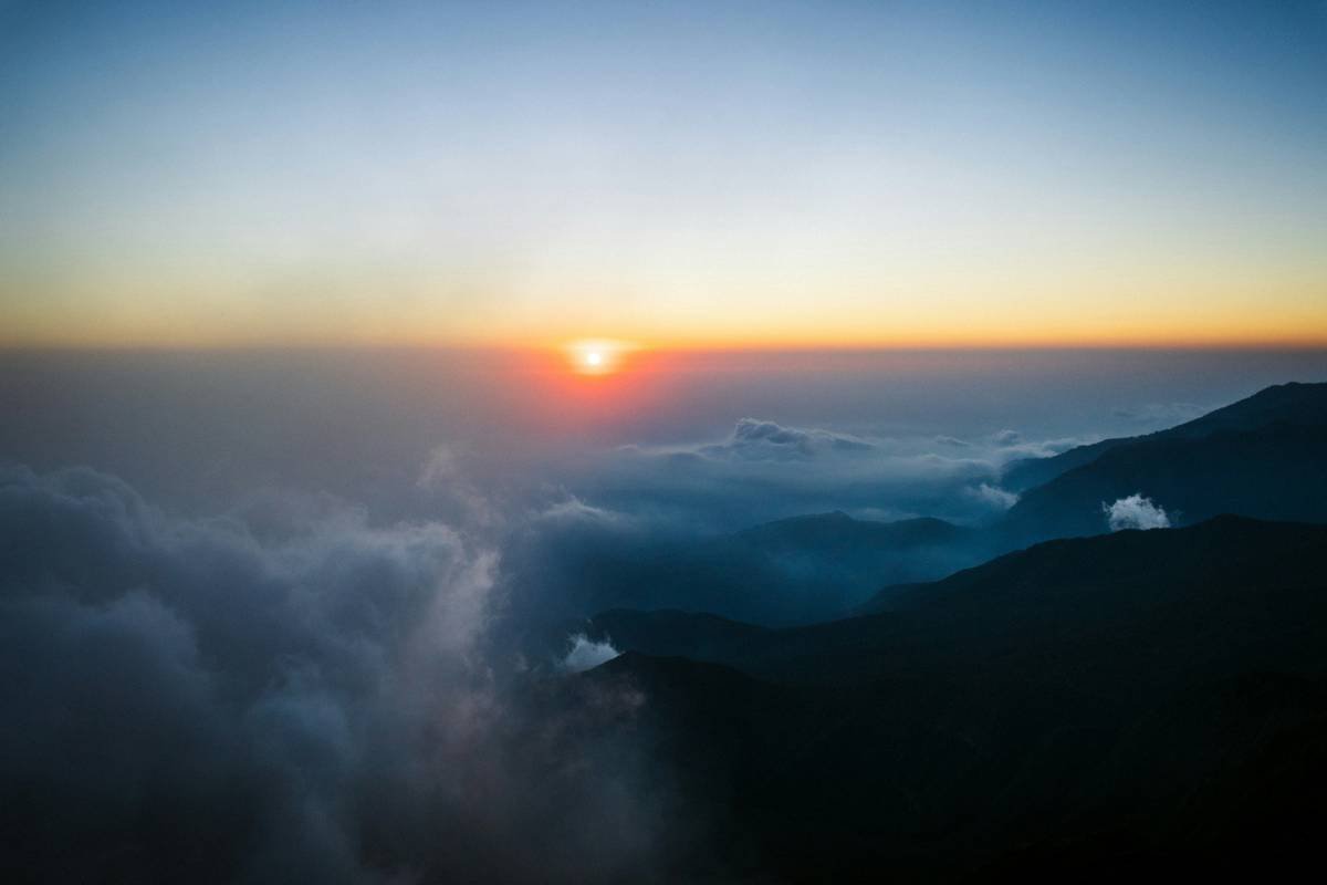 Atardecer desde el mirador privado el picacho, con vista al volcán Santiaguito
